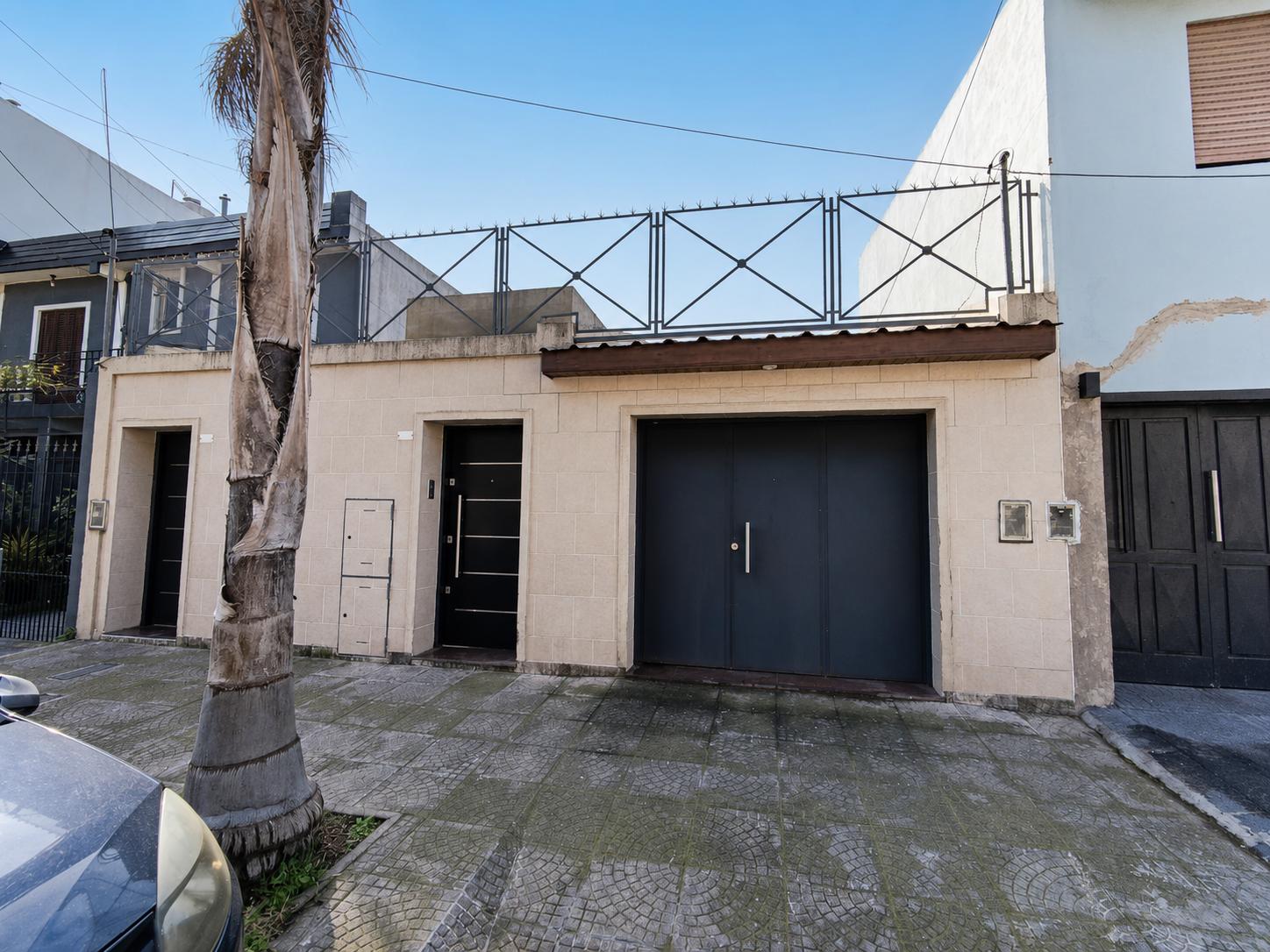 Venta PH en Blok 7 ambientes, garage, Avellaneda — foto 1